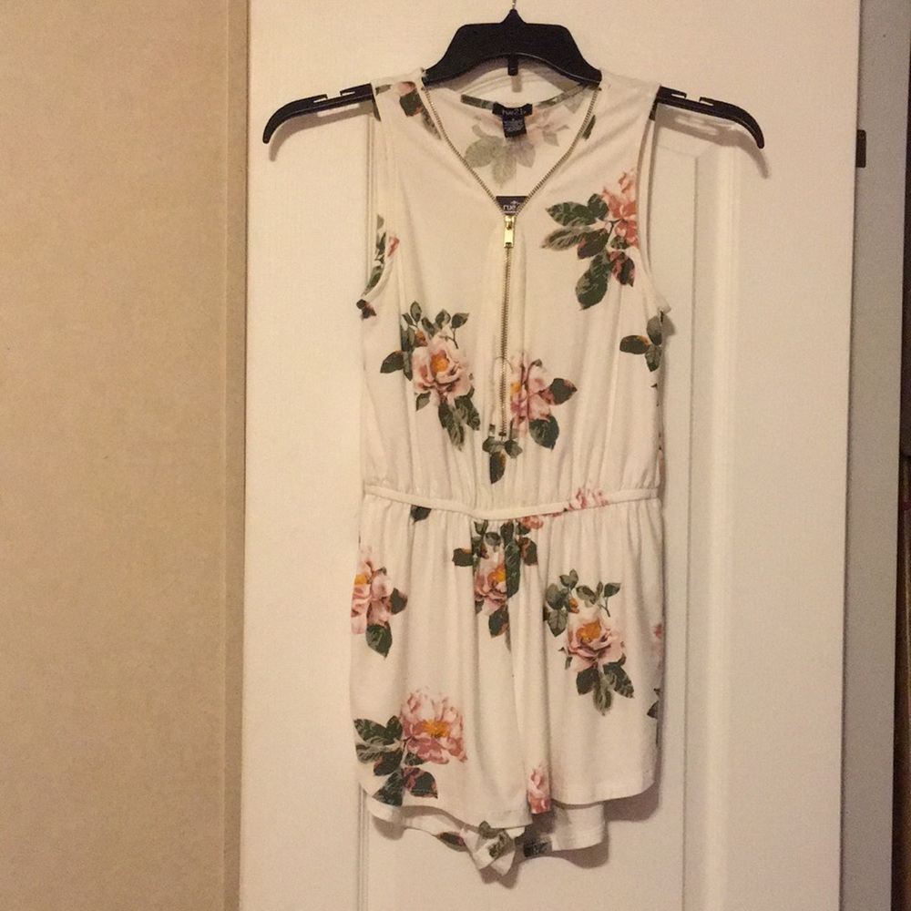 I am selling a romper from RUE21.